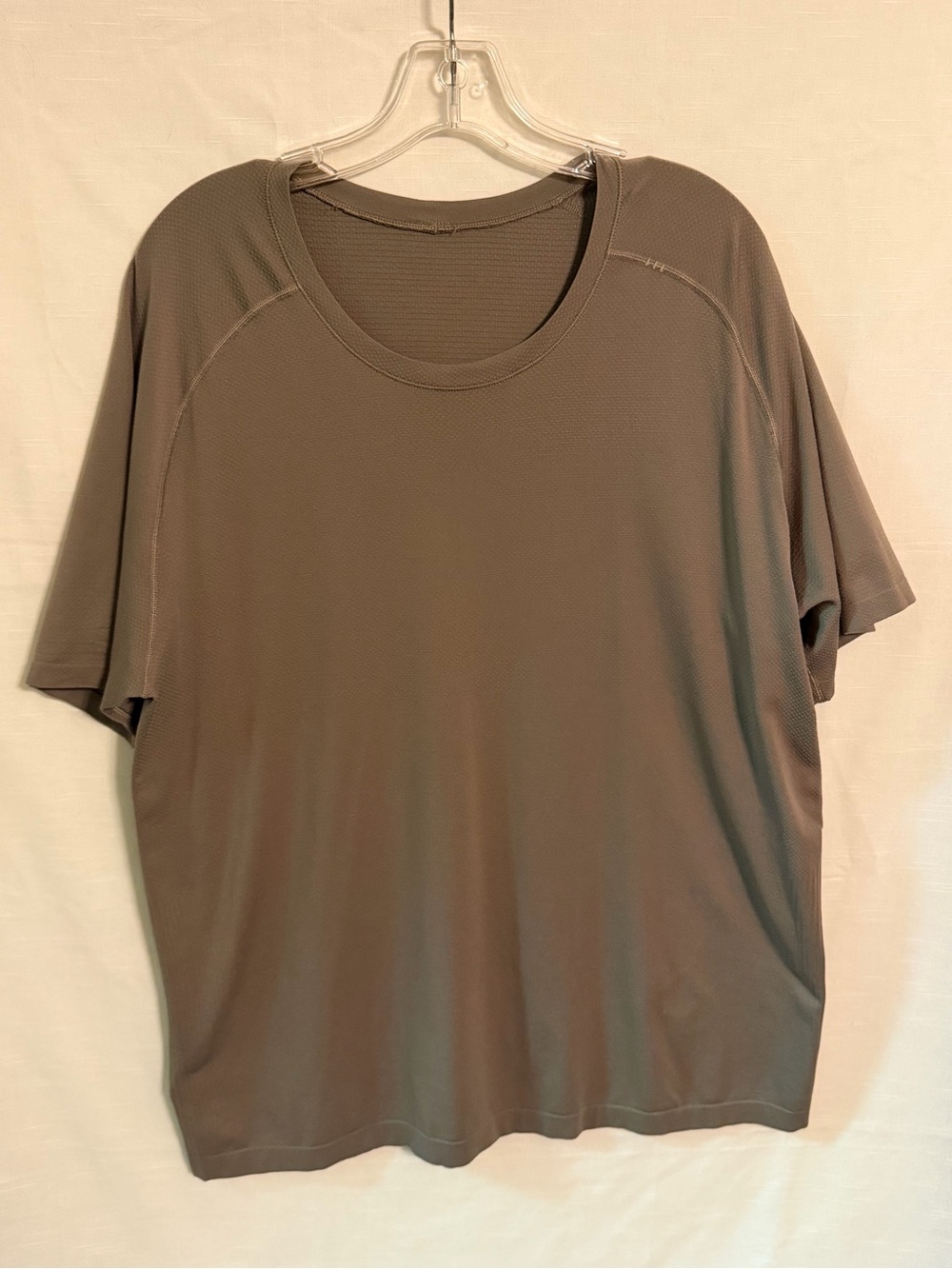 Lululemon Metal Vent Tech Short Sleeve
Size: XXL